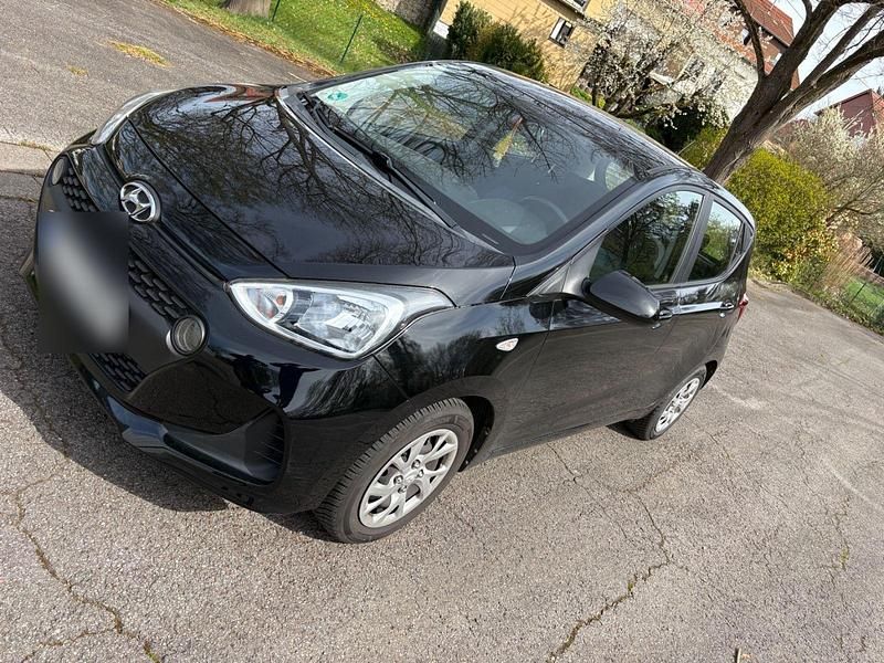 Gebraucht Hyundai i10 Trend 67 PS (49 kW) 2016 Schwarz Kleinwagen