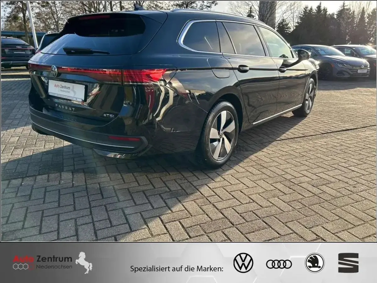 Gebraucht VW Passat Business 150 PS (110 kW) 2025 Schwarz Kombi
