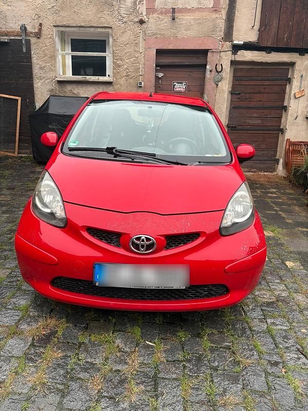 Rot Gebraucht 2007 Toyota Aygo Kleinwagen | 1.600 € (Fairer Preis) - Bild 1/4