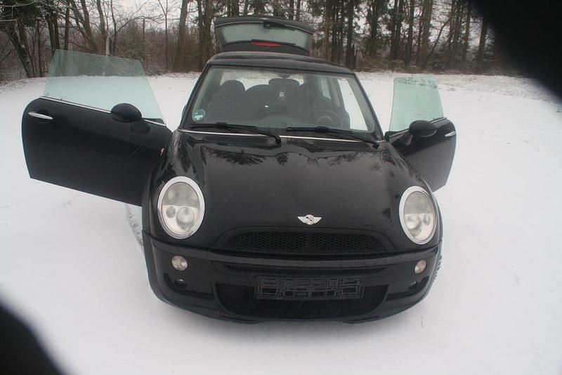 Schwarz Gebraucht 2004 Mini ONE Kleinwagen | 2.400 € (Guter Preis) - Bild 1/4