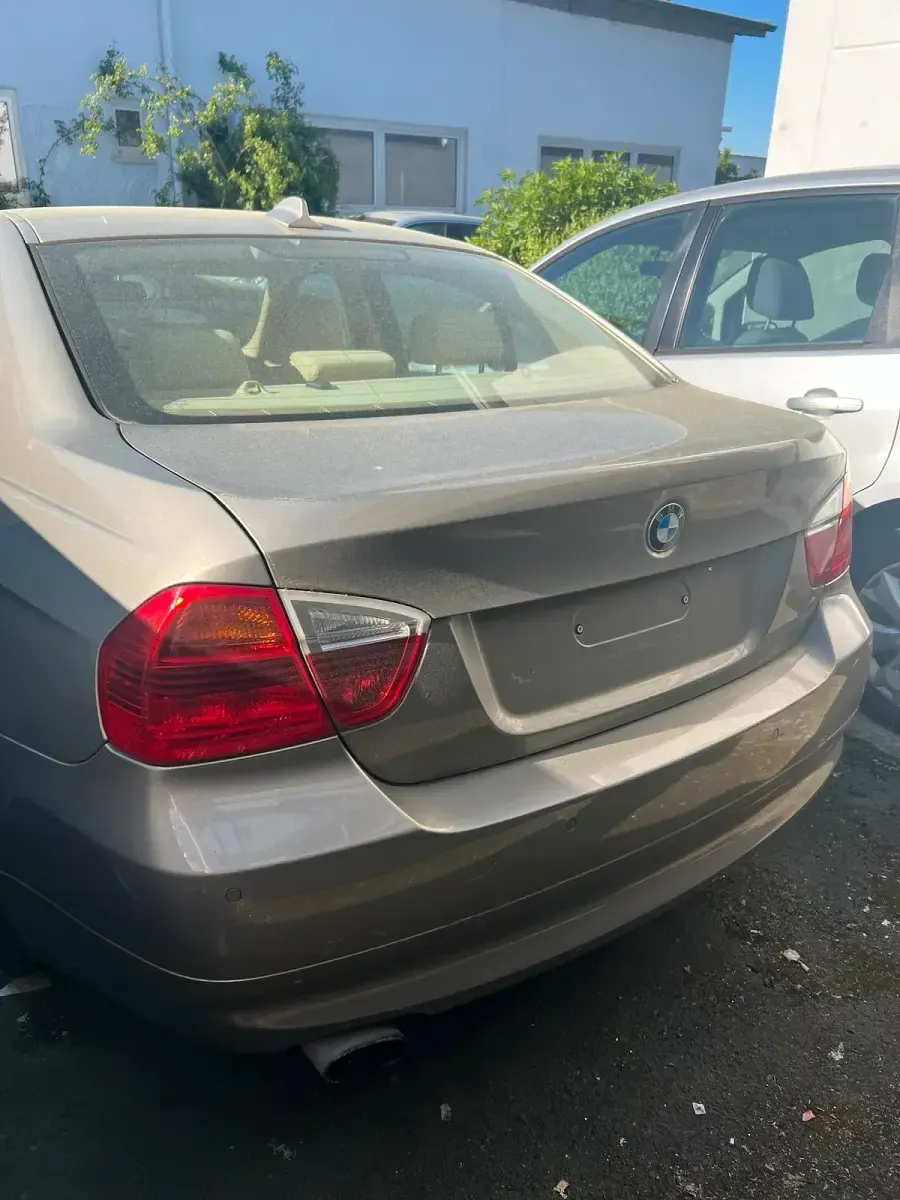 Gebraucht BMW 318 143 PS (105 kW) 2008 Gold Limousine
