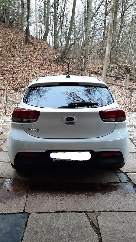 Gebraucht Kia Rio DREAM-TEAM Edition 99 PS (72 kW) 2017 Weiß Kleinwagen