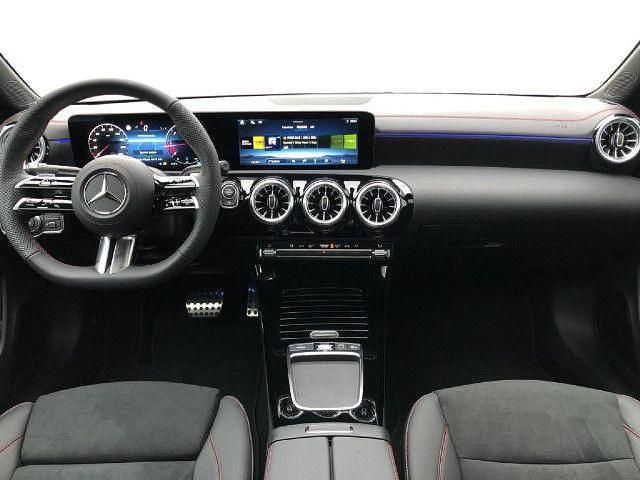 Gebraucht Mercedes CLA200 AMG line 150 PS (110 kW) 2025