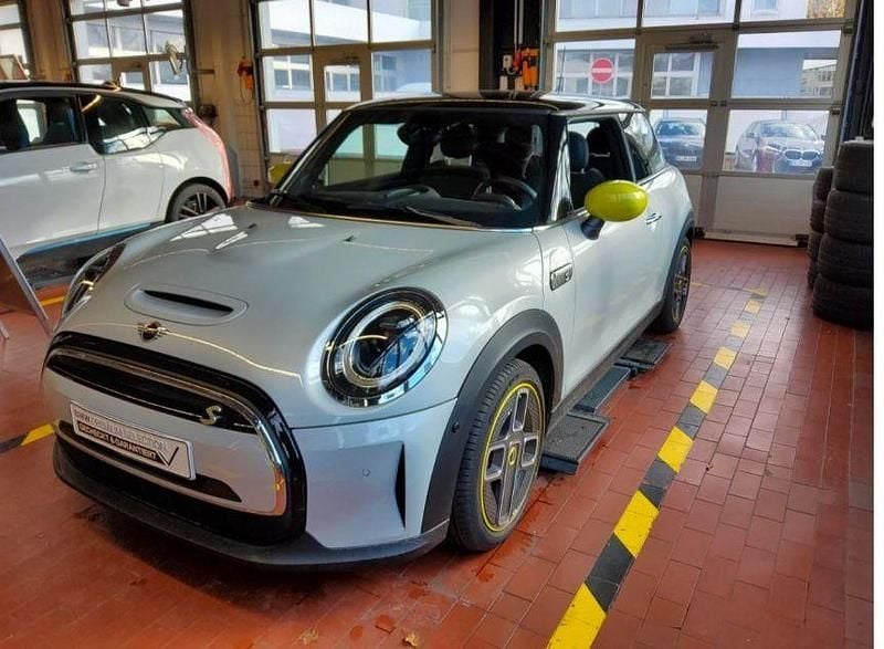 Silber Gebraucht 2021 Mini Cooper SE Kleinwagen | 14.799 € (Guter Preis) - Bild 1/4