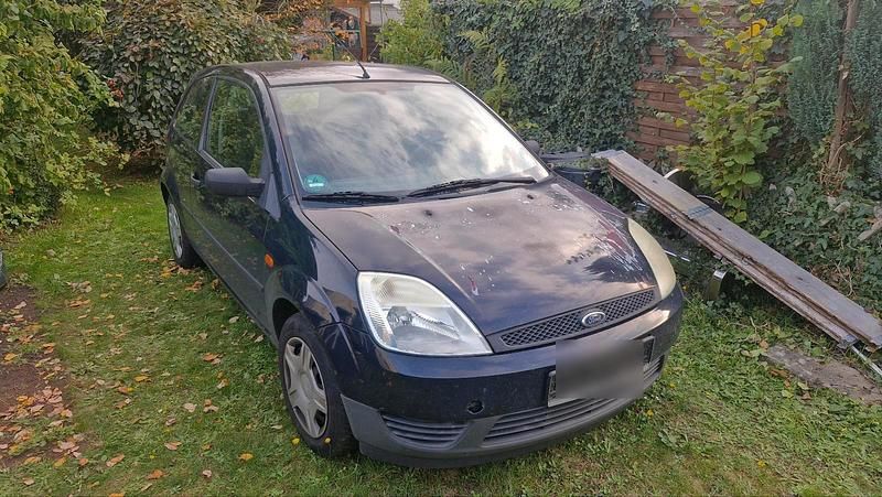 Blau Gebraucht 2004 Ford Fiesta Kleinwagen | 350 € (Superpreis) - Bild 1/4