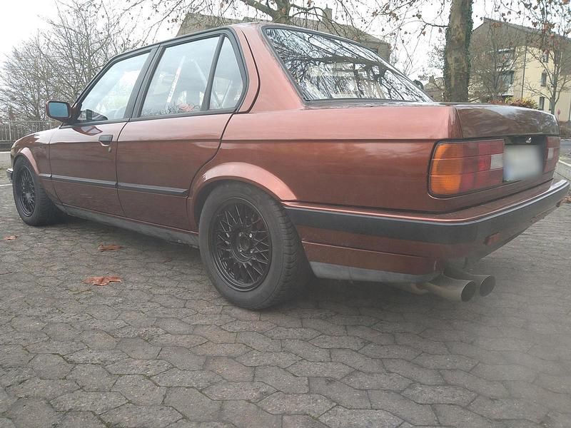 Gebraucht BMW 325 170 PS (125 kW) 1988 Orange Limousine