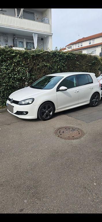 Gebraucht VW Golf VI Team 122 PS (89 kW) 2010 Weiß Kleinwagen