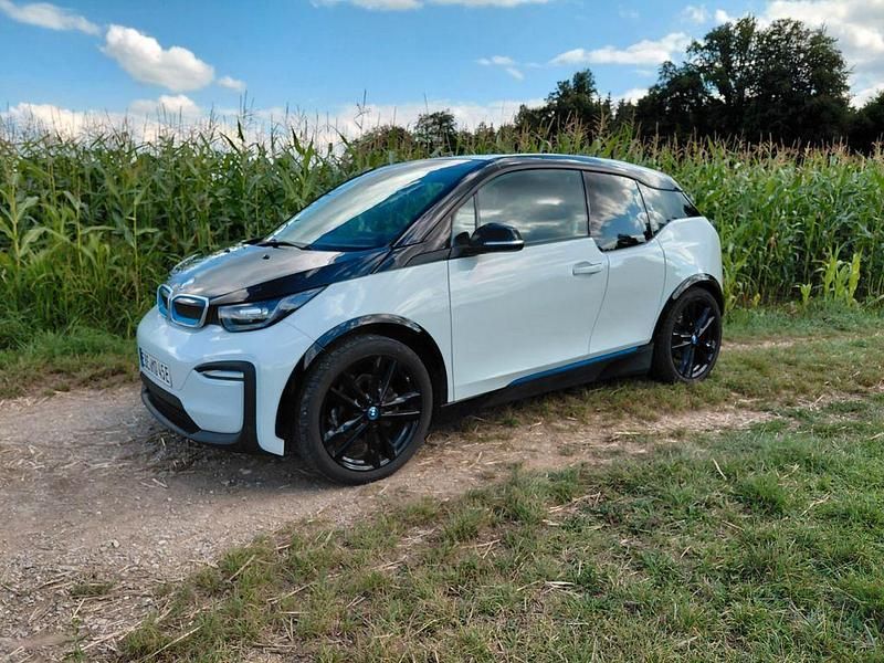 Weiß Gebraucht 2022 BMW i3 Performance Kleinwagen | 19.500 € (Fairer Preis) - Bild 1/4
