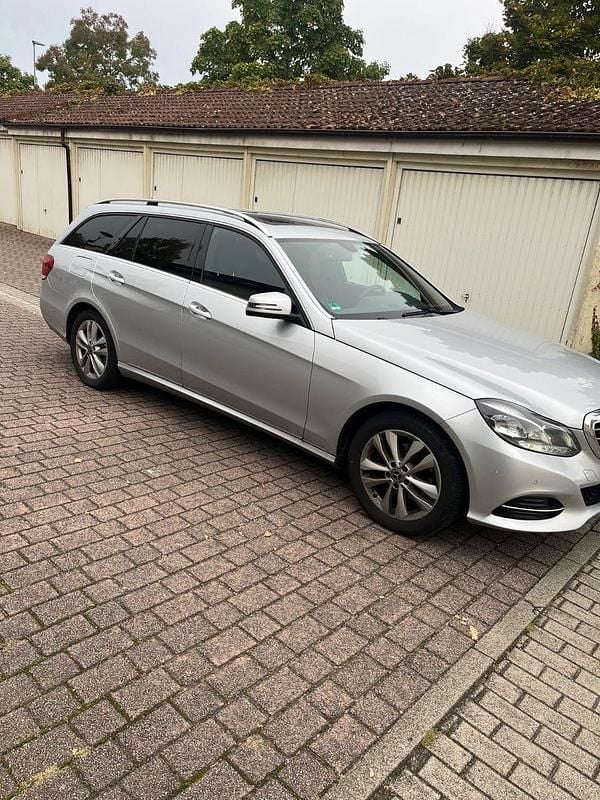 Grau Gebraucht 2015 Mercedes E220 Elegance Kombi | 12.200 € (Guter Preis) - Bild 1/4