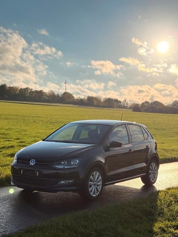 Schwarz Gebraucht 2011 VW Polo Team Kleinwagen | 4.499 € (Fairer Preis) - Bild 1/4
