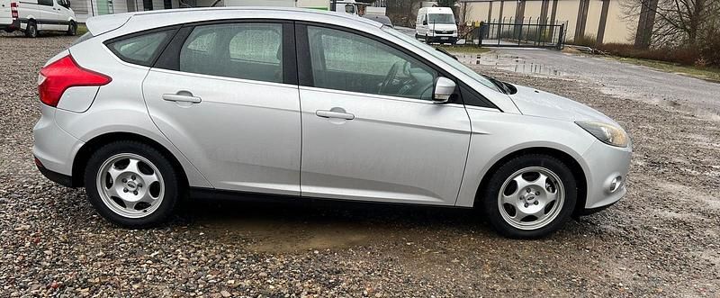 Second-hand Ford Focus 125 CP (91 kW) 2012 Argintiu Berlinǎ