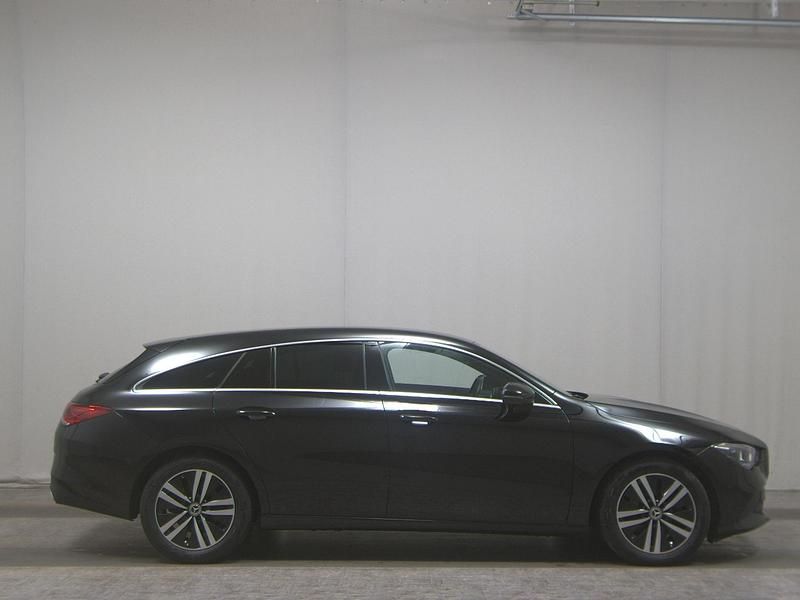 Schwarz Gebraucht 2022 Mercedes CLA200 Shooting Brake Progressive Kombi | 19.180 € (Superpreis) - Bild 1/4