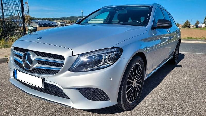 Silber Gebraucht 2019 Mercedes C180 Avantgarde Kombi | 20.400 € (Guter Preis) - Bild 1/4