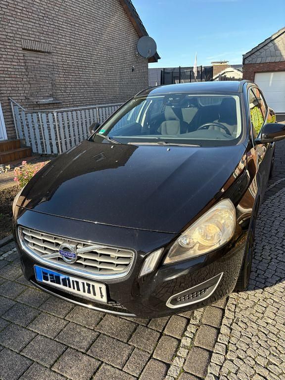 Schwarz Gebraucht 2012 Volvo V60 Kombi | 5.999 € (Fairer Preis) - Bild 1/4