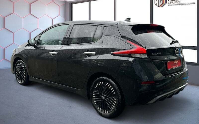 Gebraucht Nissan Leaf Tekna 110 kW (150 PS) 2022 Schwarz metallic Kleinwagen