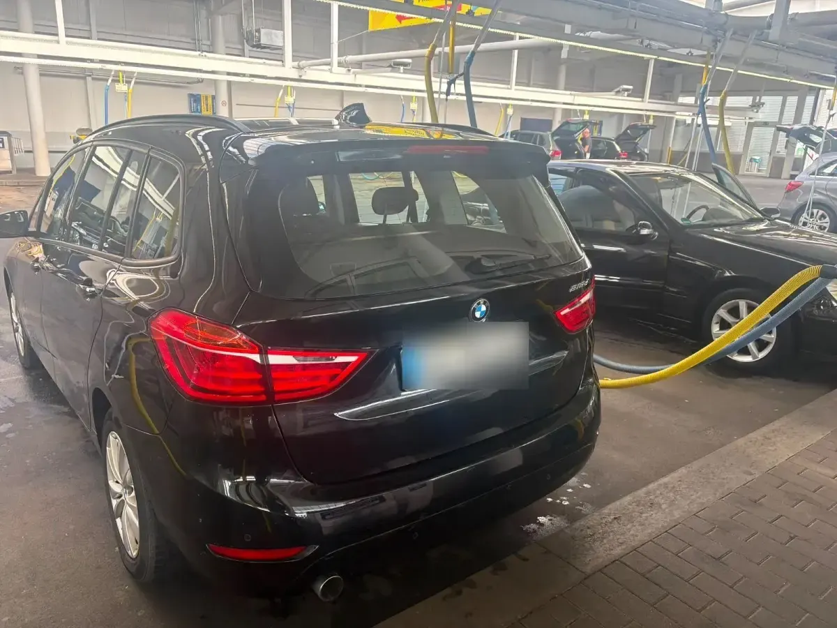 Gebraucht BMW 218 Gran Tourer Sport Line 150 PS (110 kW) 2017 Schwarz Van / Kleinbus