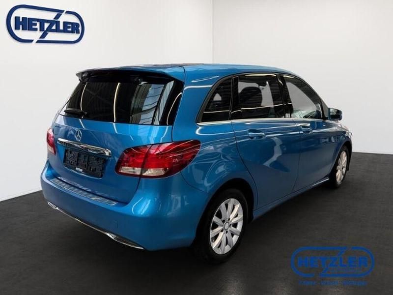 Gebraucht Mercedes B180 122 PS (89 kW) 2015 Suedseeblau  metalliclack Van / Kleinbus