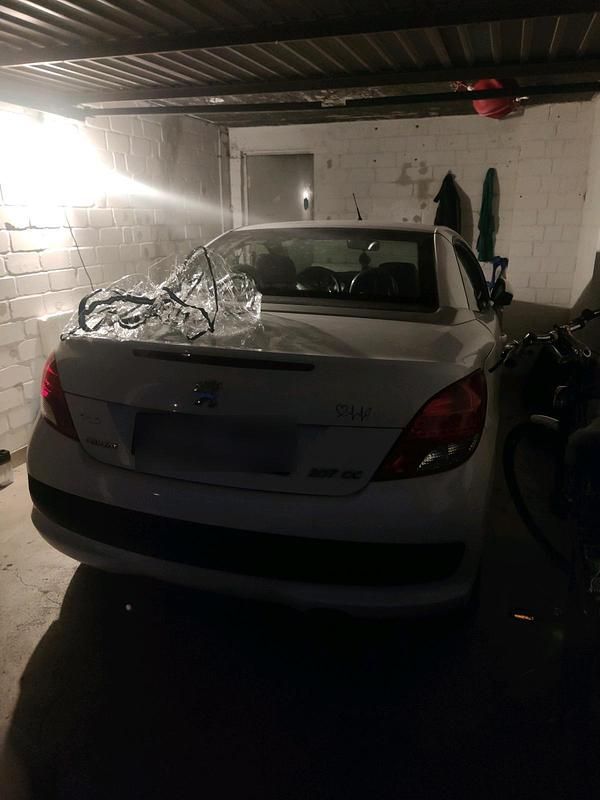 Weiß Gebraucht 2011 Peugeot 207 Cabrio | 3.500 € (Fairer Preis) - Bild 1/4