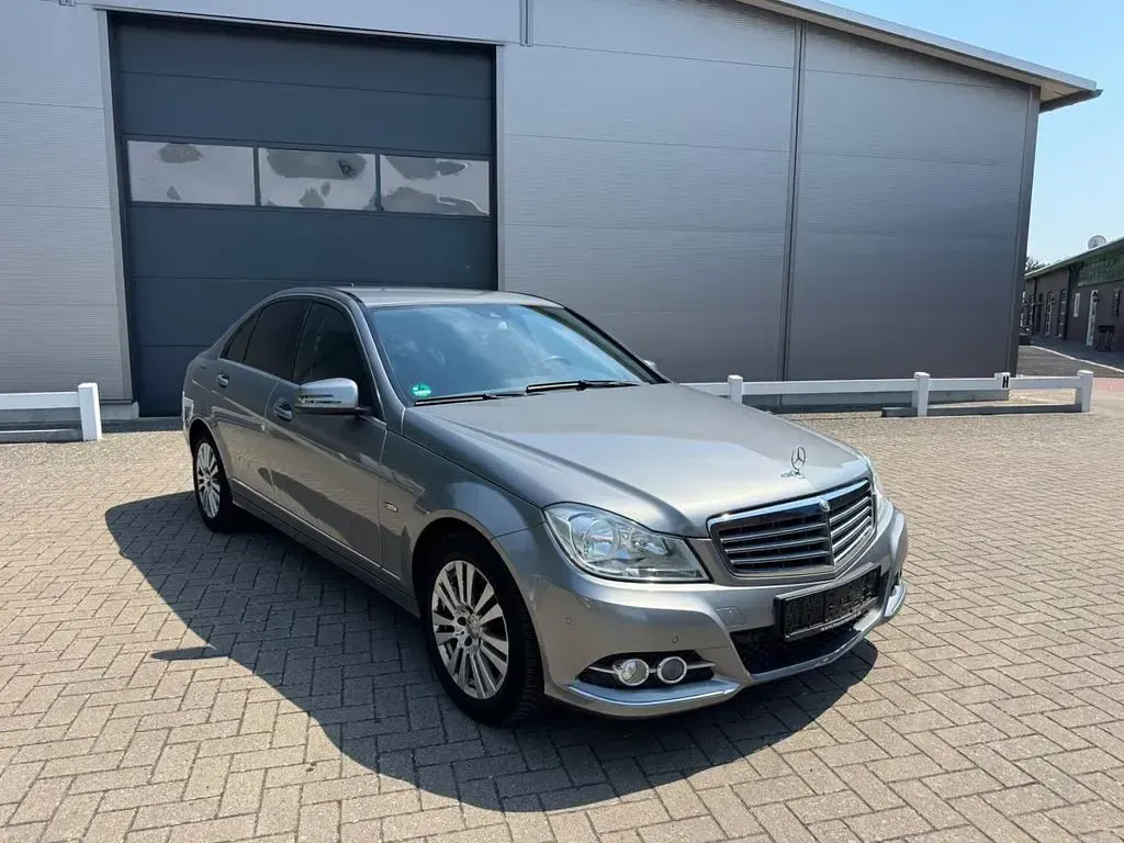 Gebraucht Mercedes C200 184 PS (135 kW) 2012 Silber Limousine