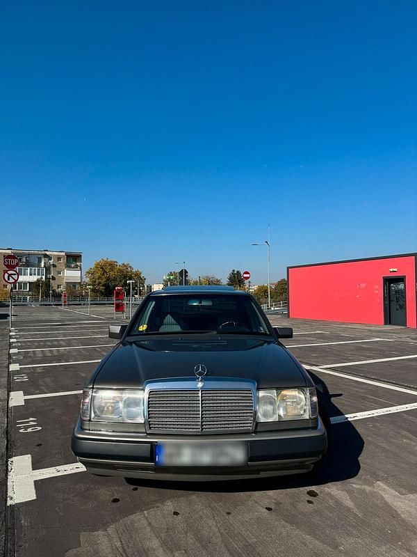 Gebraucht Mercedes 200 74 PS (54 kW) 1992 Braun Limousine