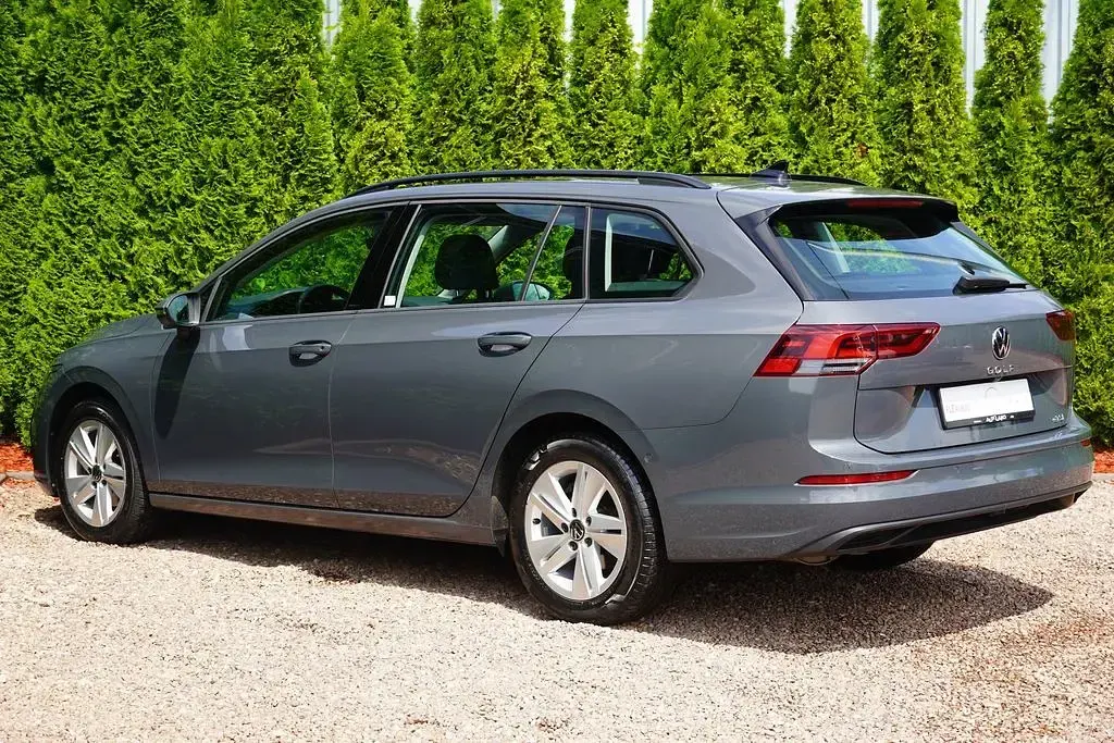Gebraucht VW Golf VII 131 PS (96 kW) 2021 Grau Kleinwagen