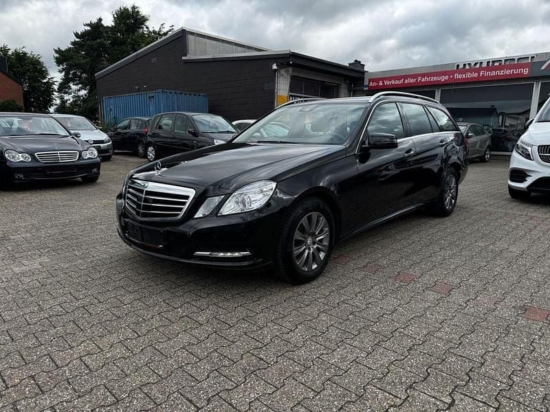 Schwarz Gebraucht 2012 Mercedes E220 Limousine | 14.990 € (Fairer Preis) - Bild 1/4