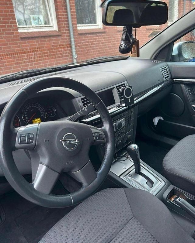 Grau Gebraucht 2004 Opel Signum Kleinwagen | 2.100 € (Fairer Preis) - Bild 1/4