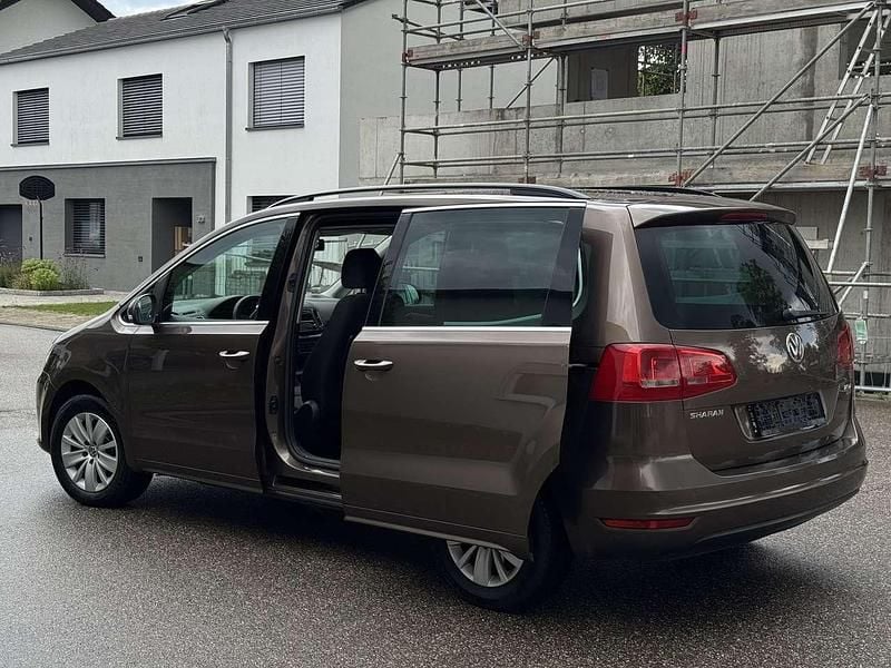 Gebraucht VW Sharan 140 PS (102 kW) 2011 Toffee brown metallic Van / Kleinbus
