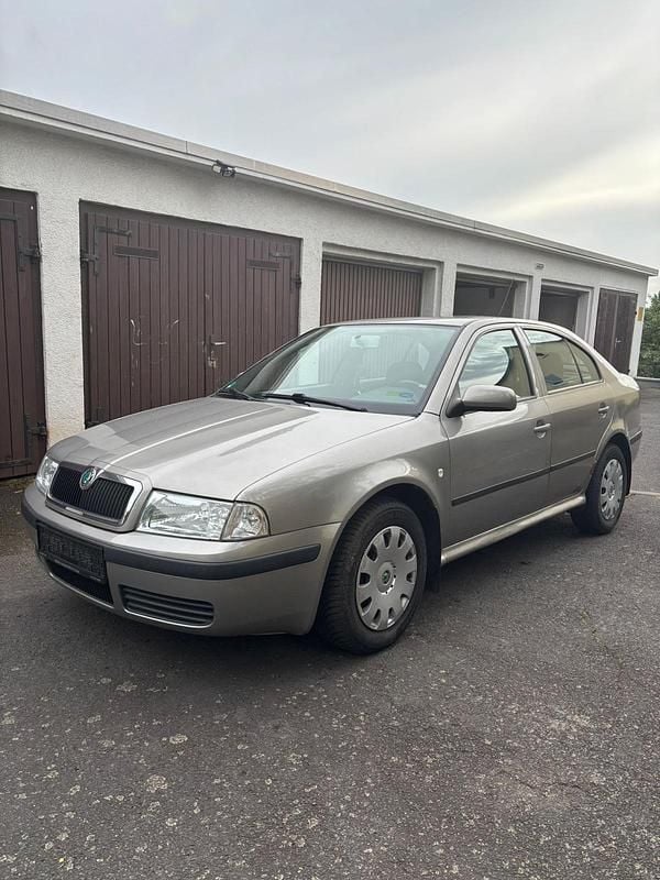 Gold Gebraucht 2007 Skoda Octavia Limousine | 1.650 € (Superpreis) - Bild 1/4