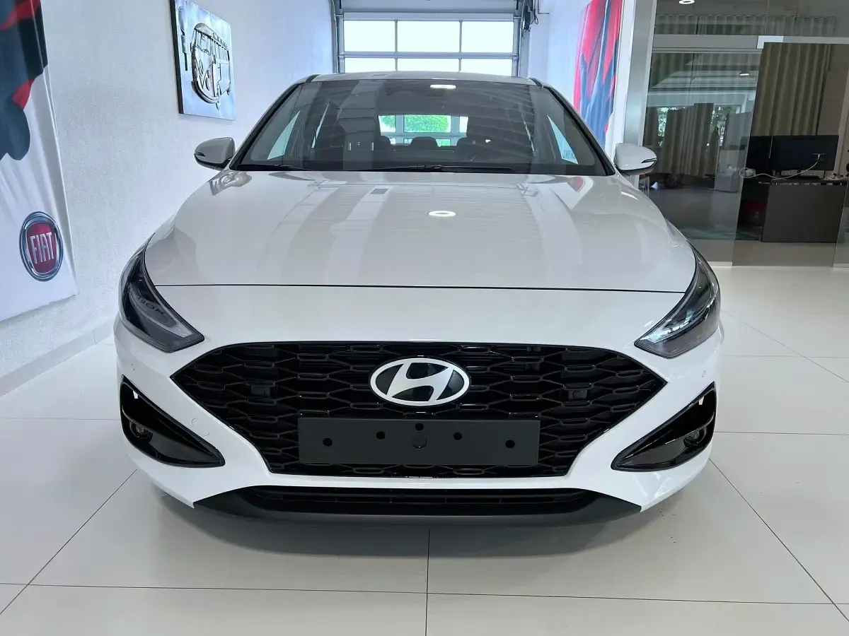 Neu Hyundai i30 GO! 99 PS (72 kW) 2025 Atlas white Limousine