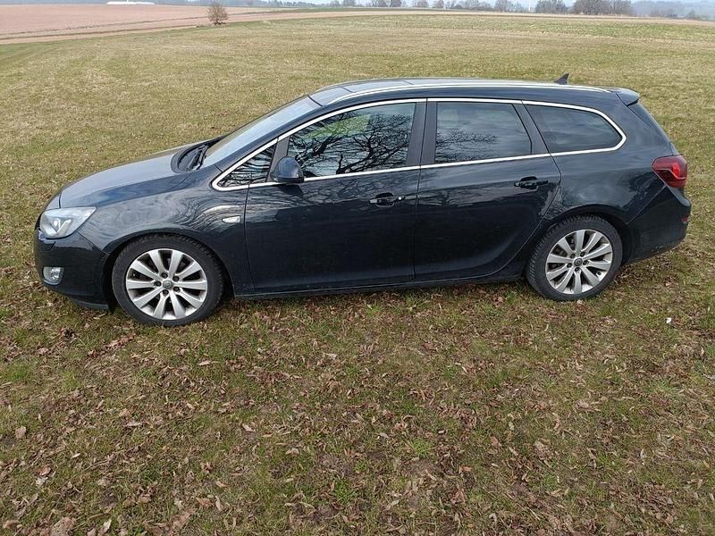 Gebraucht Opel Astra 165 PS (121 kW) 2012 Schwarz Kombi