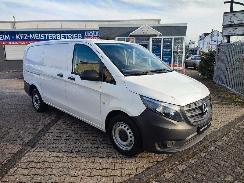 Weiß Gebraucht 2021 Mercedes Vito Van | 12.500 € (Etwas zu teuer) - Bild 1/4