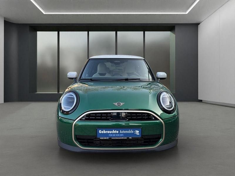 Gebraucht Mini Cooper Favoured 156 PS (114 kW) 2024 Grün Kleinwagen