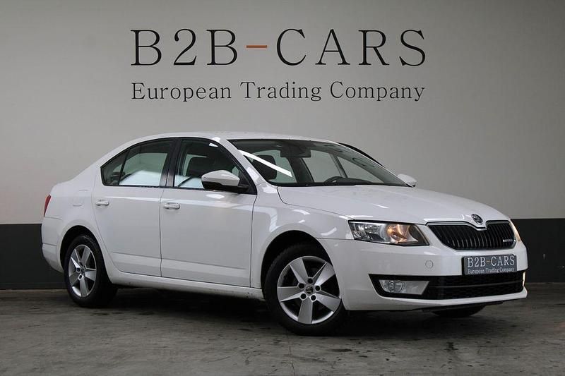Second-hand Skoda Octavia GreenLine 110 CP (80 kW) 2014 Alb Hatchback