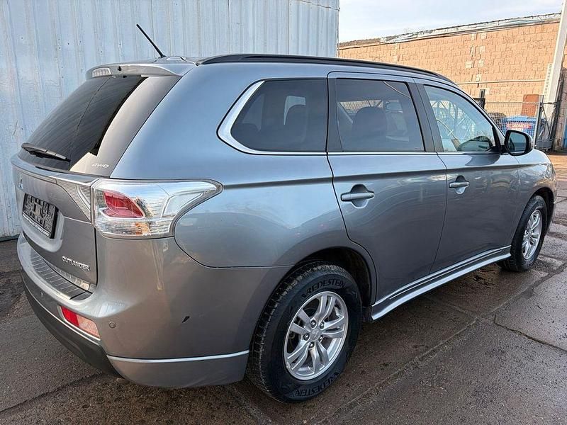 Gebraucht Mitsubishi Outlander Invite 150 PS (110 kW) 2013 Grau SUV