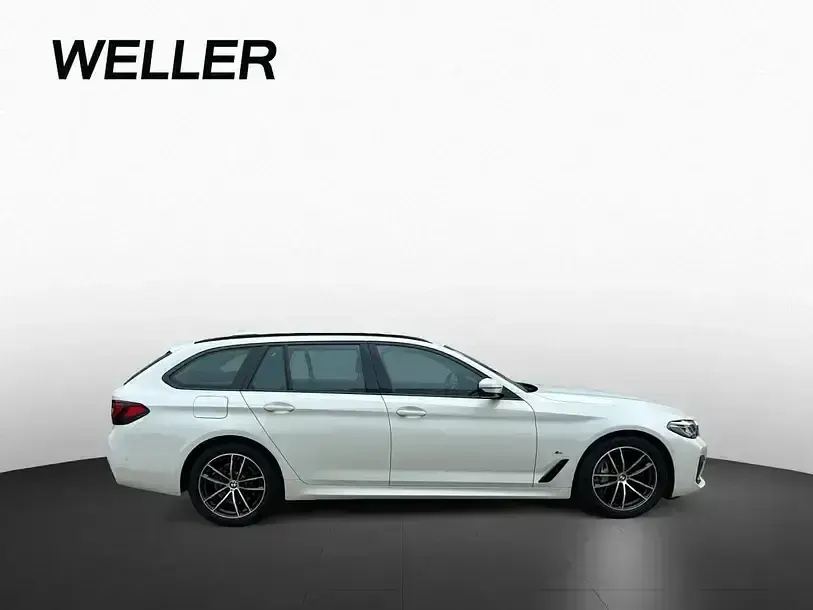 Gebraucht BMW 530 M Sport 286 PS (210 kW) 2023 Alpinweiss iii (weiß) Kombi
