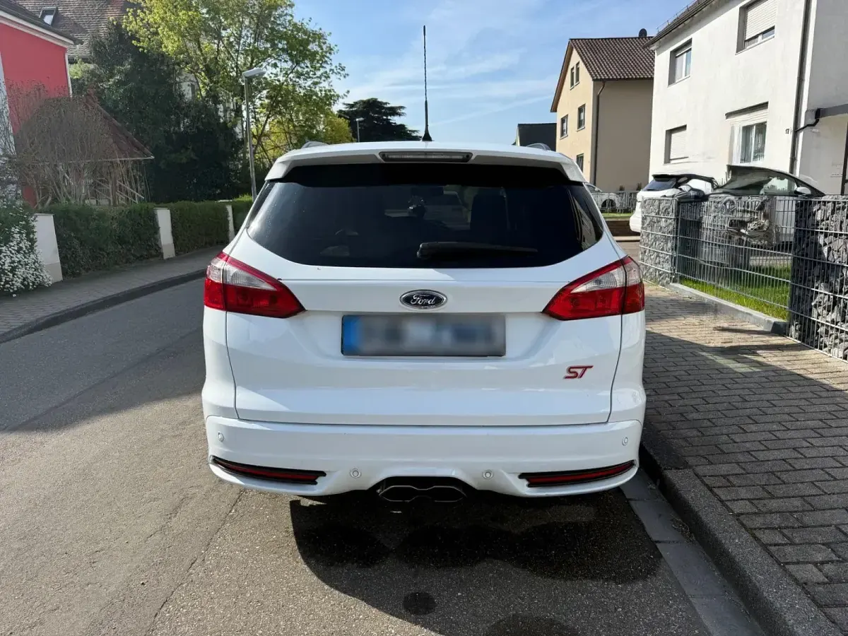 Gebraucht Ford Focus ST 250 PS (183 kW) 2014 Weiß Kombi
