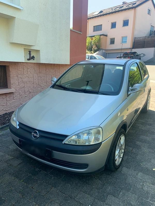 Silber Gebraucht 2001 Opel Corsa Kleinwagen | 2.000 € (Etwas zu teuer) - Bild 1/4