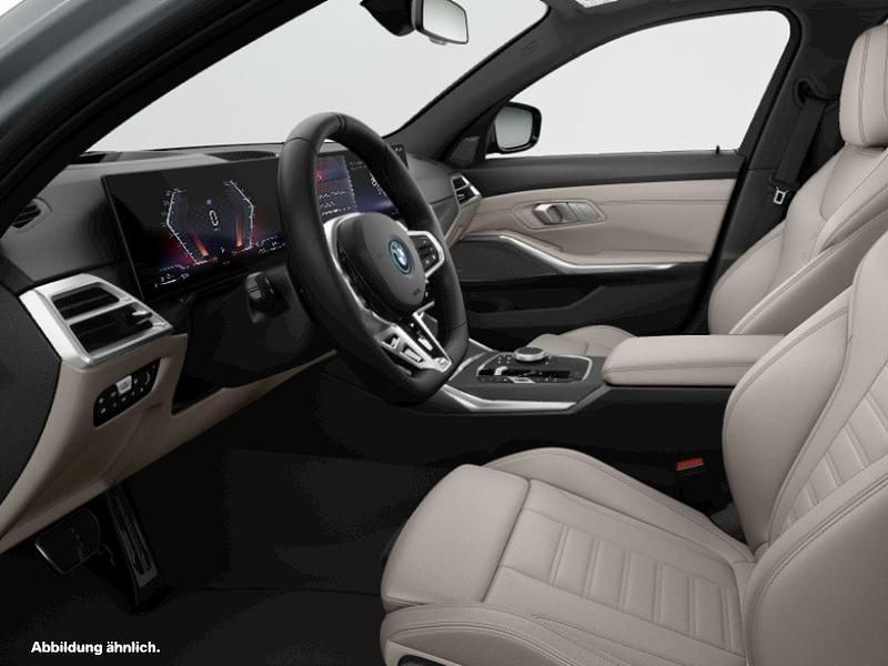 Grau Gebraucht 2024 BMW 330e Kombi | 51.690 € - Bild 1/2