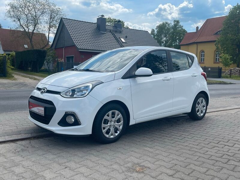 Weiß Gebraucht 2016 Hyundai i10 Trend Kleinwagen | 7.700 € (Fairer Preis) - Bild 1/4