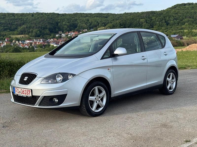 Silber Gebraucht 2010 Seat Altea Van / Kleinbus | 2.750 € (Superpreis) - Bild 1/3