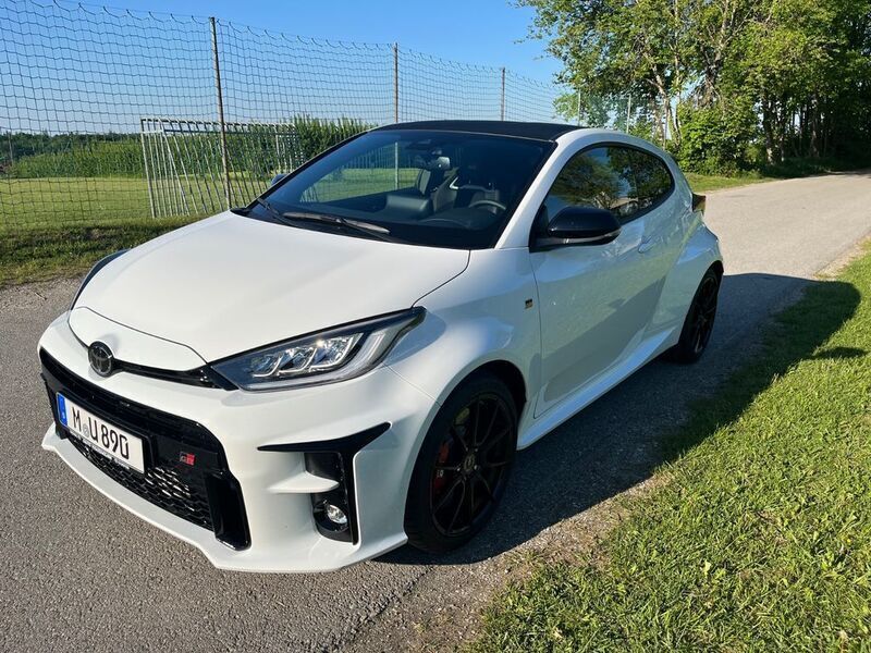 Weiß Gebraucht 2024 Toyota Yaris Coupé | 35.500 € (Fairer Preis) - Bild 1/4