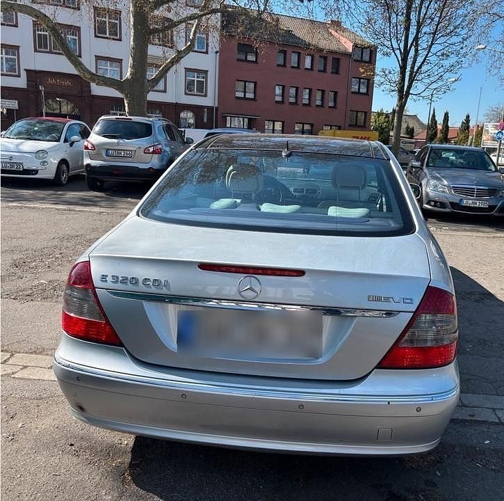 Second-hand Mercedes E320 220 CP (161 kW) 2007 Argintiu Berlinǎ