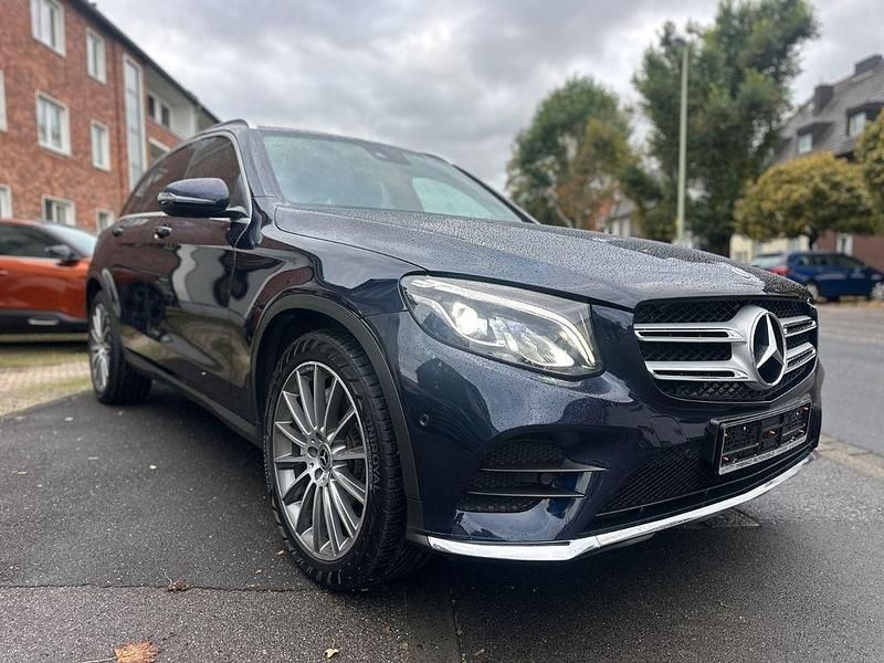 Blau Gebraucht 2019 Mercedes GLC220 AMG line SUV | 23.900 € (Fairer Preis) - Bild 1/4