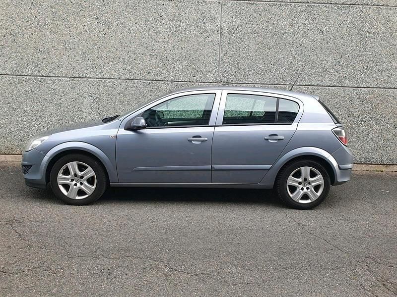 Gebraucht Opel Astra 116 PS (85 kW) 2009 Grau Limousine