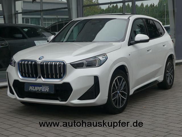 Weiß Gebraucht 2023 BMW iX1 Performance SUV | 42.800 € (Teuer) - Bild 1/4