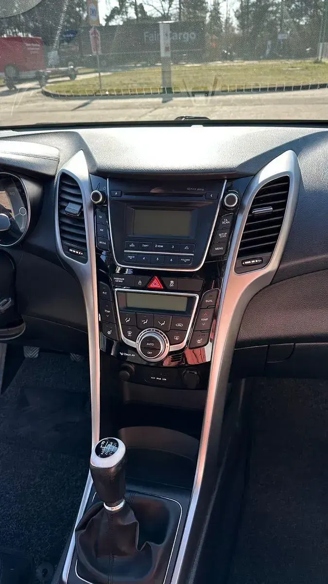 Gebraucht Hyundai i30 99 PS (72 kW) 2012 Blau Limousine