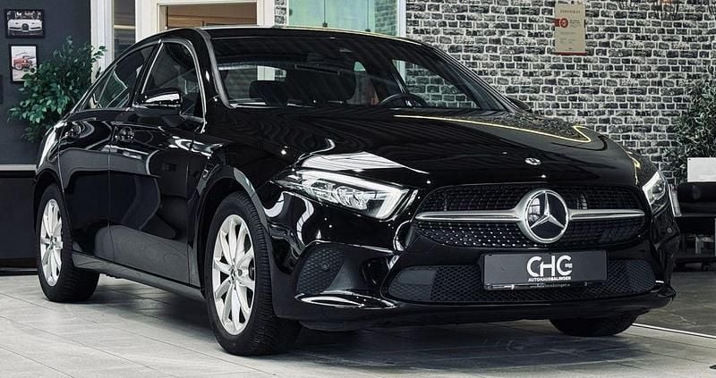 Gebraucht Mercedes A200 163 PS (119 kW) 2019 Nachtschwarz  unilack Limousine