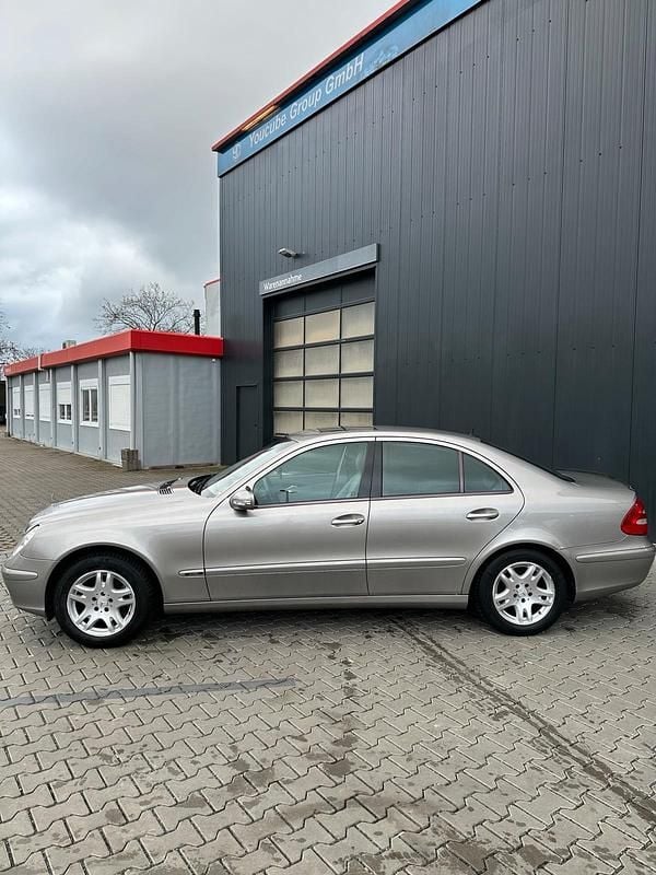 Gebraucht Mercedes E200 163 PS (119 kW) 2004 Silber Limousine