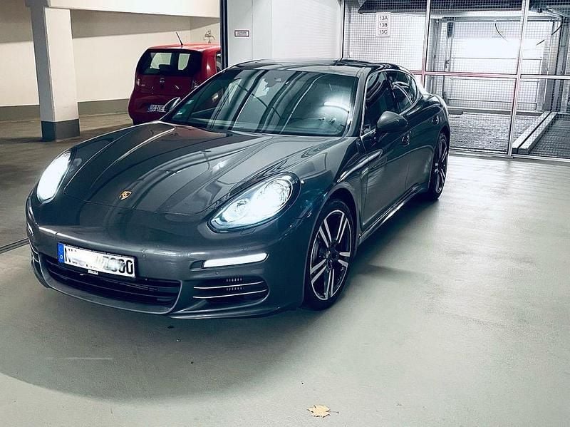 Grau Gebraucht 2014 Porsche Panamera 4S Limousine | 27.500 € (Superpreis) - Bild 1/4
